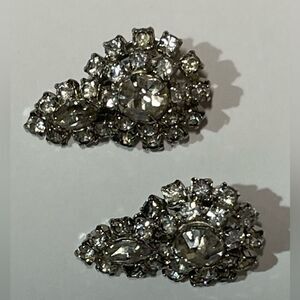 Vintage rhinestone clip on earrings.